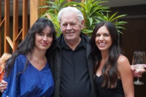  Bob Kays with his daughters, Danielle (left) and Marci. (Photo/Lindsay Tierney)