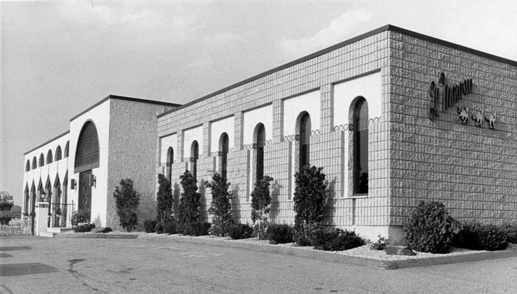 The El Morocco’s second location, across the street from the original one, was sold by the Aboody family in 1994, and the building was torn down in 2016.